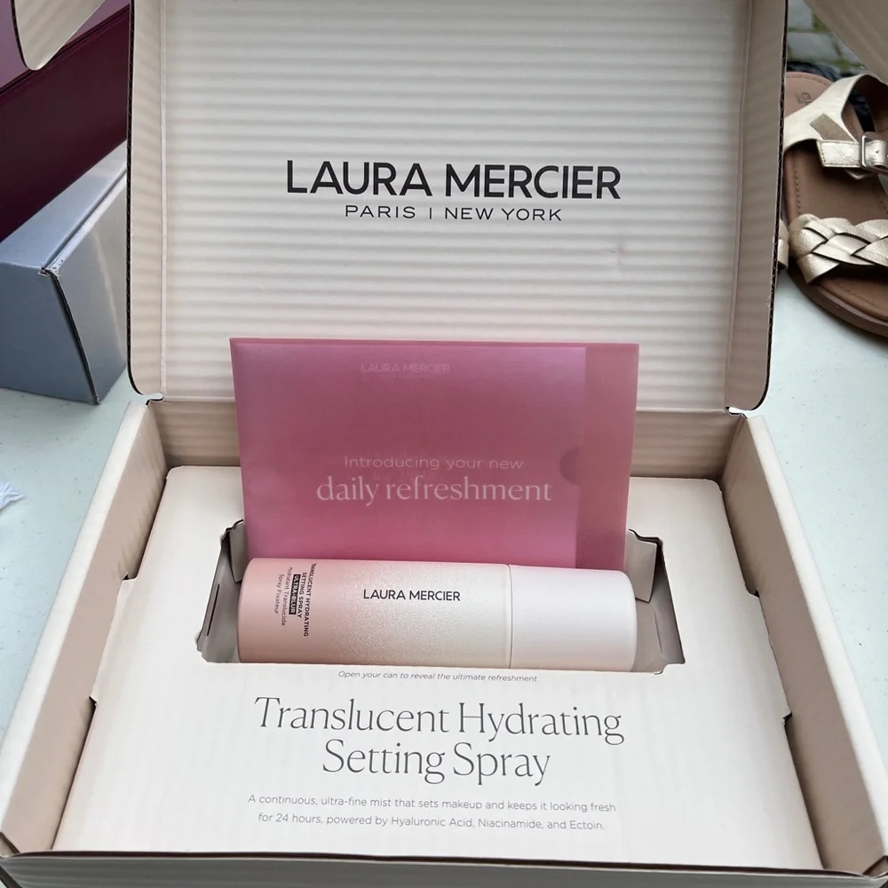 Laura Mercier 24HR Hydrating Setting Spray with Hyaluronic Acid & Niacinamide